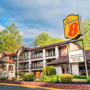 Super 8 By Wyndham Downtown Gatlinburg At Convention Center